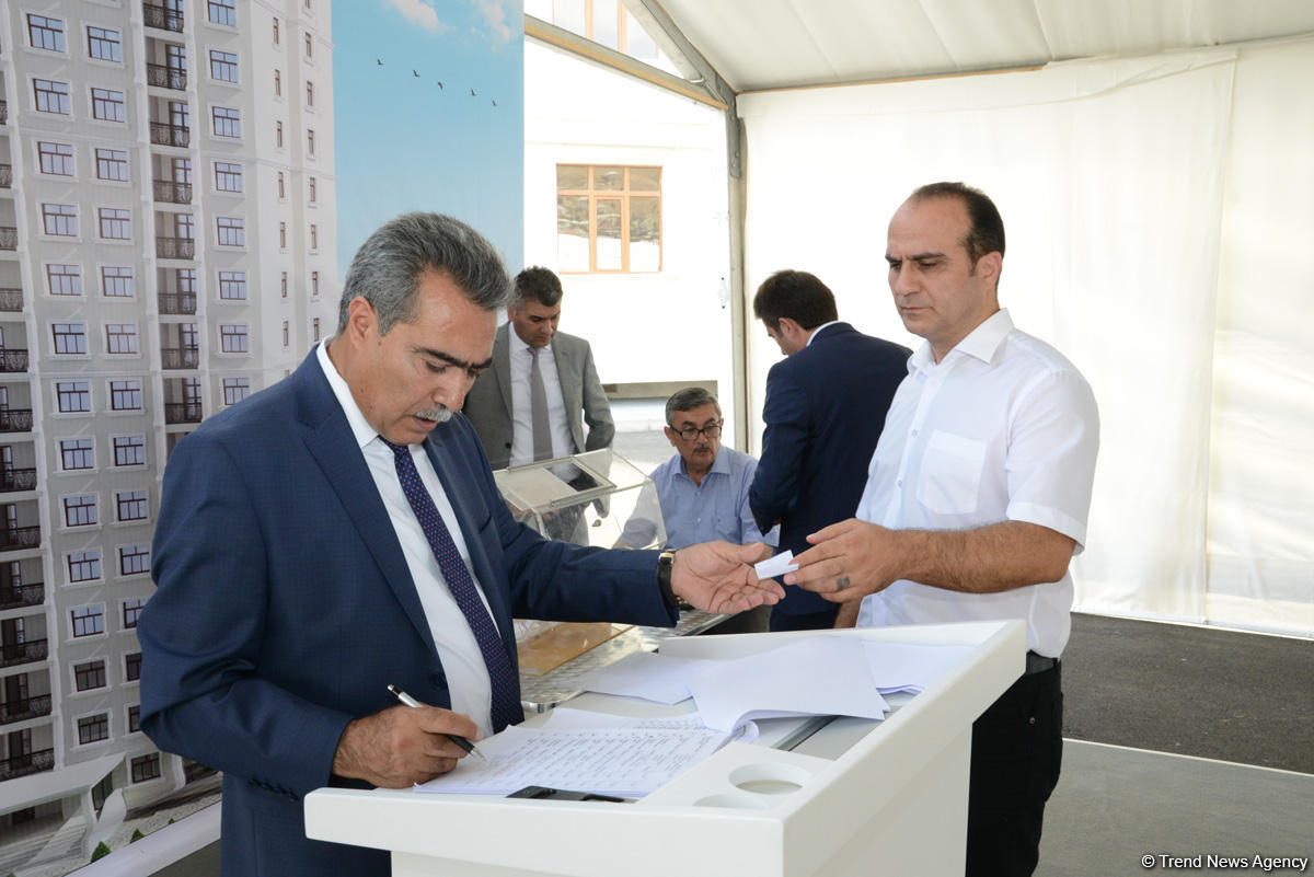 Milli mətbuatımızda tarixi gün (FOTOSESSİYA)