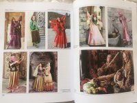 Gülnarə Xəlilovanın “Azərbaycan musiqi qruplarının geyim ənənələri” adlı kitabı işıq üzü görüb (FOTO)