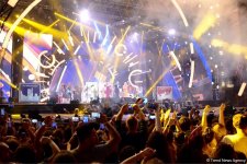 Xəzərin sahilində "Jara-2017" musiqi festivalının möhtəşəm açılış mərasimi keçirilib (FOTO)
