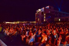 Xəzərin sahilində "Jara-2017" musiqi festivalının möhtəşəm açılış mərasimi keçirilib (FOTO)