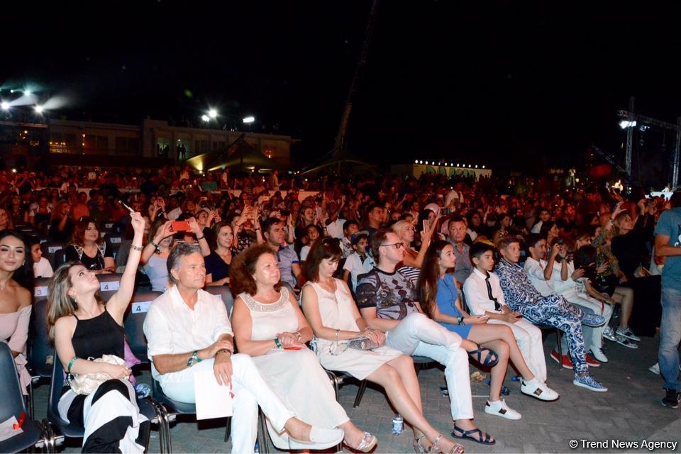 Xəzərin sahilində "Jara-2017" musiqi festivalının möhtəşəm açılış mərasimi keçirilib (FOTO)