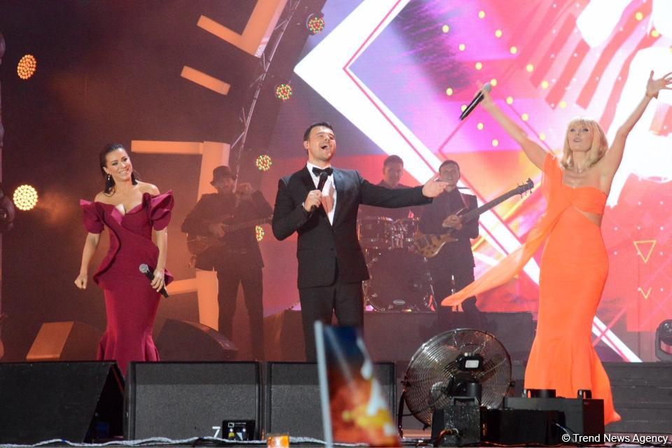 Xəzərin sahilində "Jara-2017" musiqi festivalının möhtəşəm açılış mərasimi keçirilib (FOTO)