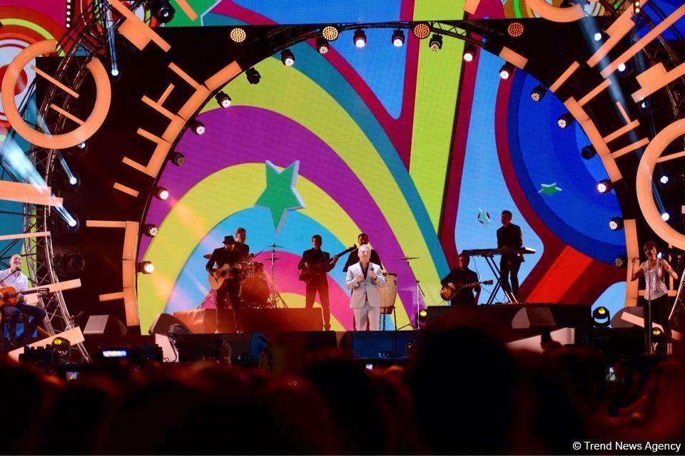 Xəzərin sahilində "Jara-2017" musiqi festivalının möhtəşəm açılış mərasimi keçirilib (FOTO)