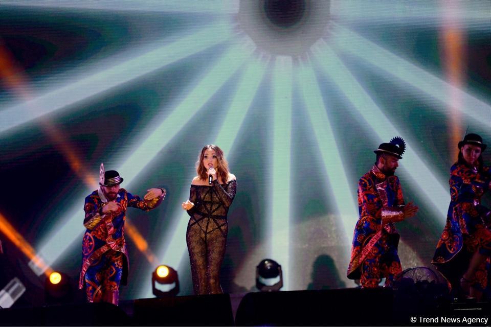 Xəzərin sahilində "Jara-2017" musiqi festivalının möhtəşəm açılış mərasimi keçirilib (FOTO)