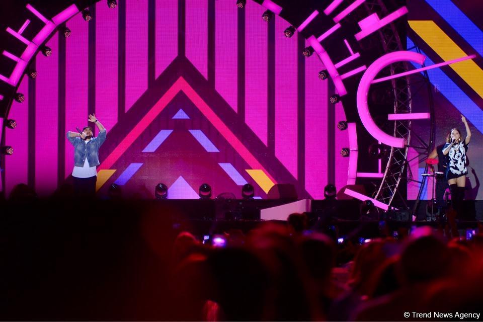 Xəzərin sahilində "Jara-2017" musiqi festivalının möhtəşəm açılış mərasimi keçirilib (FOTO)
