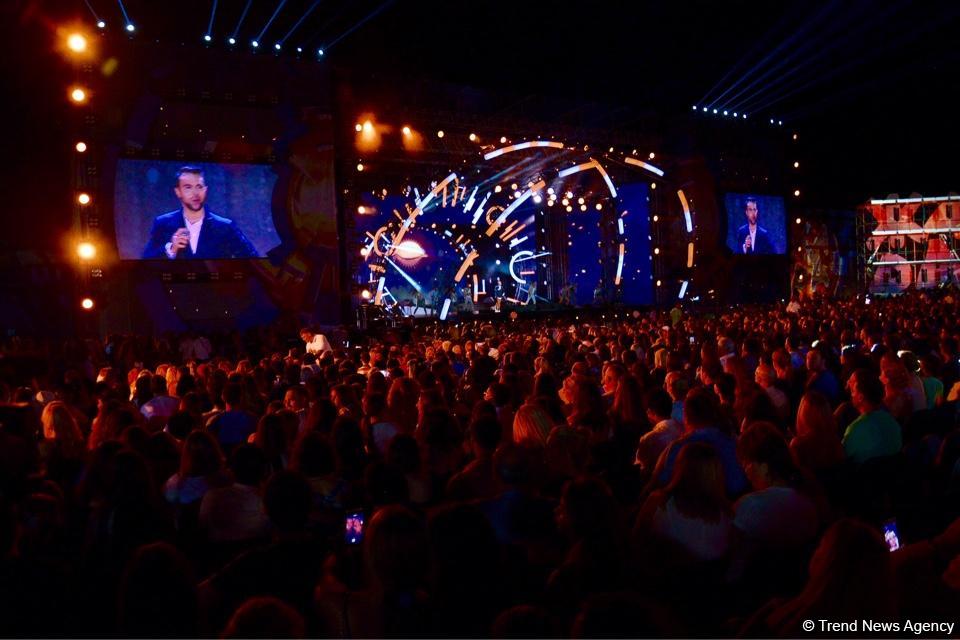 Xəzərin sahilində "Jara-2017" musiqi festivalının möhtəşəm açılış mərasimi keçirilib (FOTO)