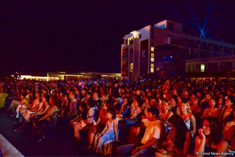 Xəzərin sahilində "Jara-2017" musiqi festivalının möhtəşəm açılış mərasimi keçirilib (FOTO)