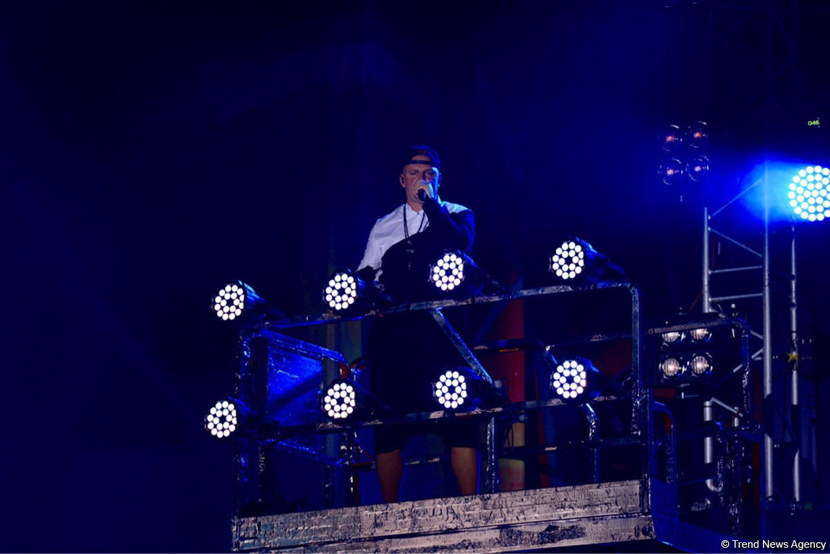 Xəzərin sahilində "Jara-2017" musiqi festivalının möhtəşəm açılış mərasimi keçirilib (FOTO)