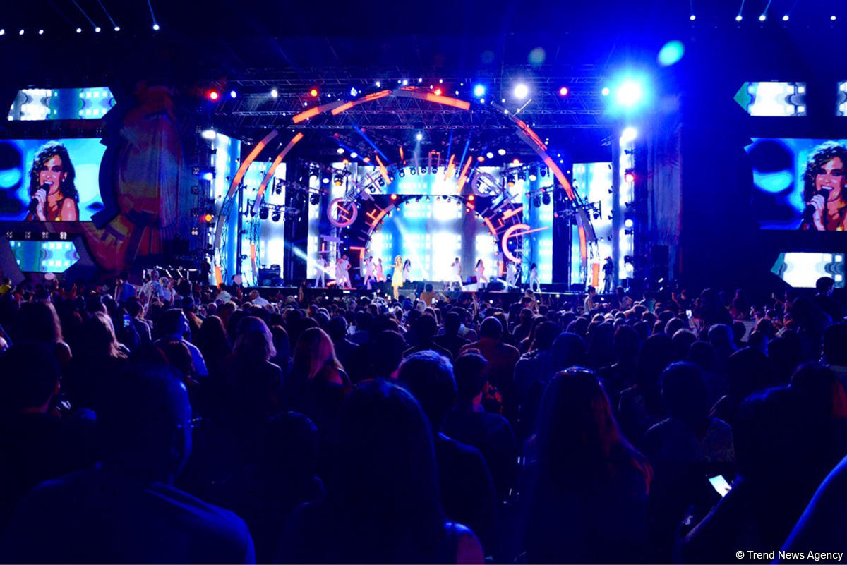 Xəzərin sahilində "Jara-2017" musiqi festivalının möhtəşəm açılış mərasimi keçirilib (FOTO)