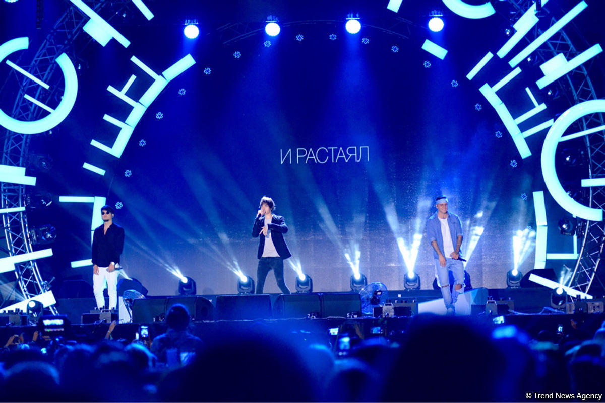 Xəzərin sahilində "Jara-2017" musiqi festivalının möhtəşəm açılış mərasimi keçirilib (FOTO)