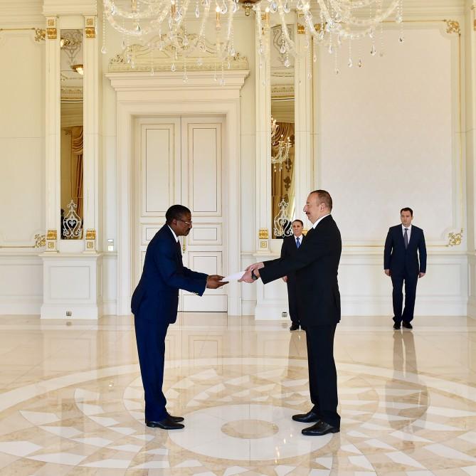 Prezident İlham Əliyev Burkina Fasonun yeni səfirinin etimadnaməsini qəbul edib (YENİLƏNİB) (FOTO)
