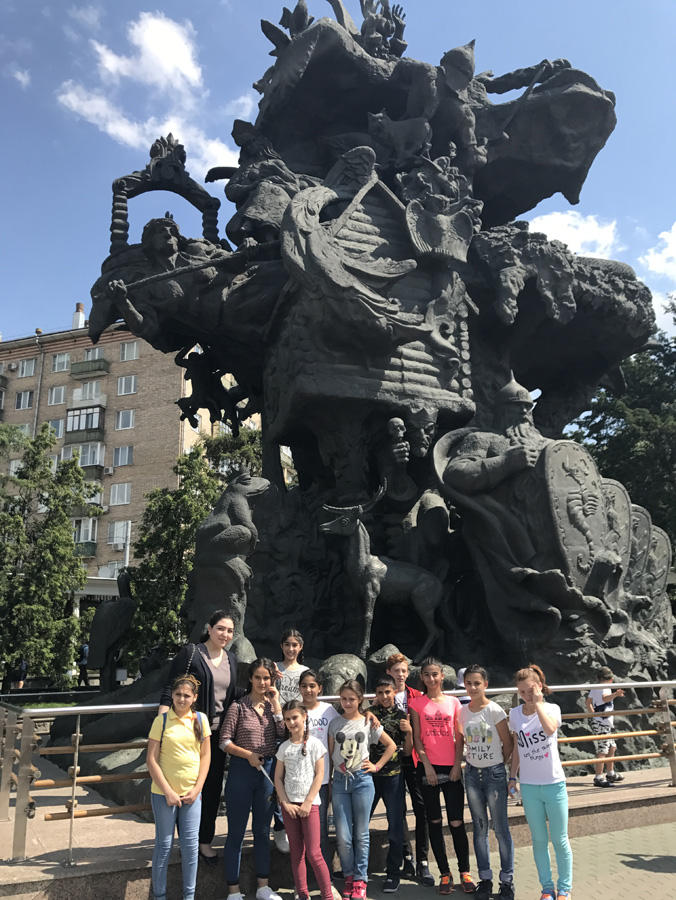 Heydər Əliyev Fondunun dəstəyi ilə Bakının uşaq evlərinin sakinləri Moskvaya səfər edib (FOTO)