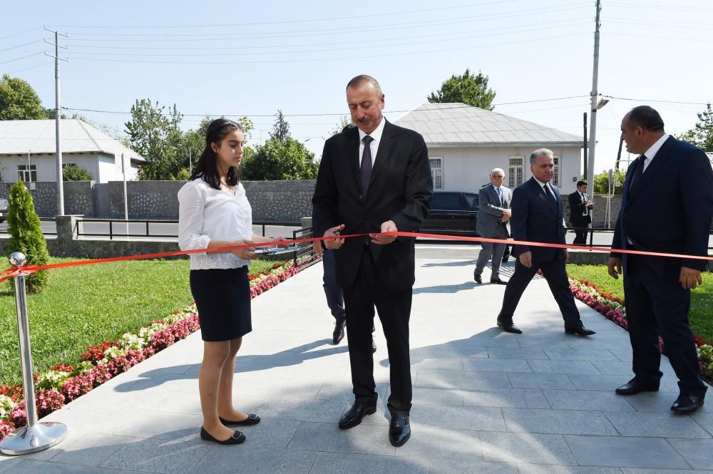 Prezident İlham Əliyev Heydər Əliyev Fondunun təşəbbüsü ilə Qaxda inşa olunmuş 180 yerlik körpələr evi-uşaq bağçasının açılışında iştirak edib (FOTO)