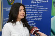 Qızıl medala layiq görülmüş məzuna medalı təqdim edilib (FOTO)