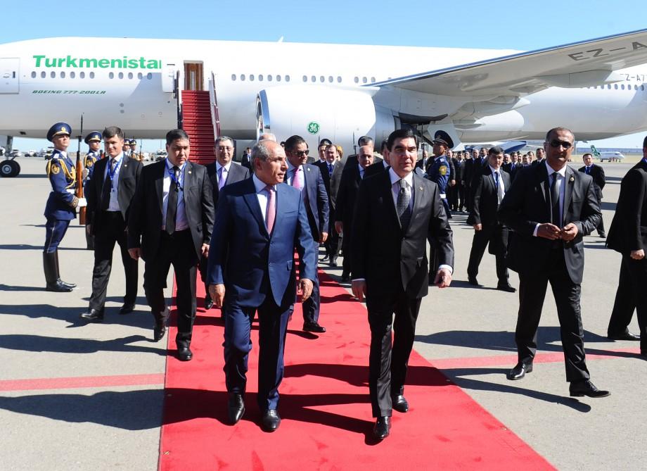 Türkmənistan Prezidenti Qurbanqulu Berdiməhəmmədov Azərbaycana rəsmi səfərə gəlib (FOTO)