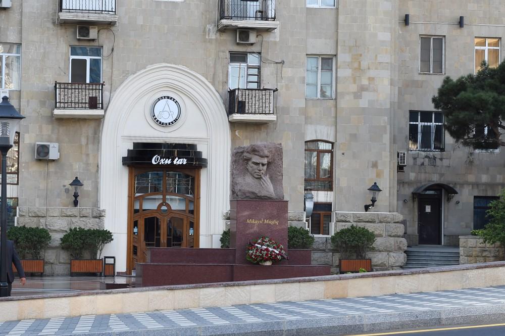 Prezident İlham Əliyev paytaxtın keçmiş "Sovetski" ərazisində yeni yolların açılışında iştirak edib (YENİLƏNİB) (FOTO)