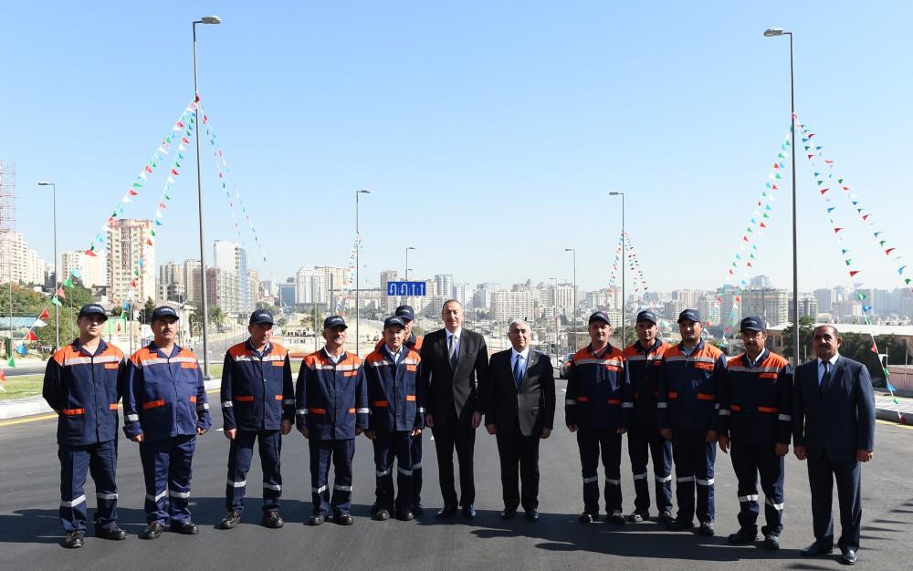 Prezident İlham Əliyev paytaxtın keçmiş "Sovetski" ərazisində yeni yolların açılışında iştirak edib (YENİLƏNİB) (FOTO)