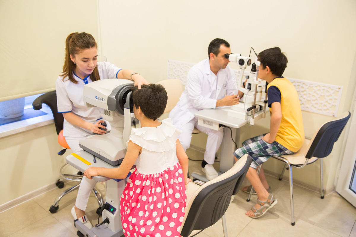 RİİB-in dəstəyi ilə uşaq evlərində yaşayan və sağlamlıq imkanları məhdud uşaqlar oftalmoloji müayinələrdən keçirilib (FOTO)