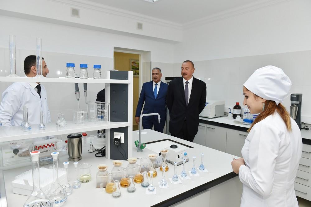 Prezident İlham Əliyev Göygöl Zona Baytarlıq Laboratoriyasında yaradılan şəraitlə tanış olub (FOTO)
 (Yenilənib)