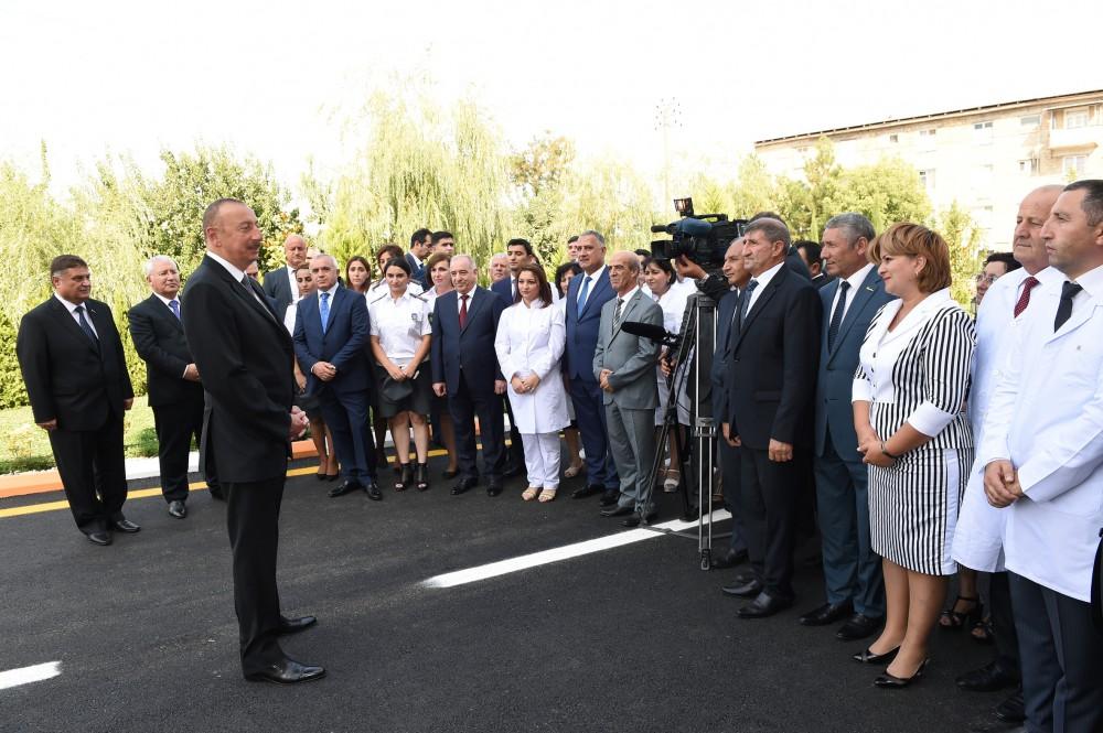 Prezident İlham Əliyev Göygöl Zona Baytarlıq Laboratoriyasında yaradılan şəraitlə tanış olub (FOTO)
 (Yenilənib)