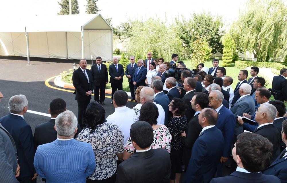 Prezident İlham Əliyev Göygöl Zona Baytarlıq Laboratoriyasında yaradılan şəraitlə tanış olub (FOTO)
 (Yenilənib)