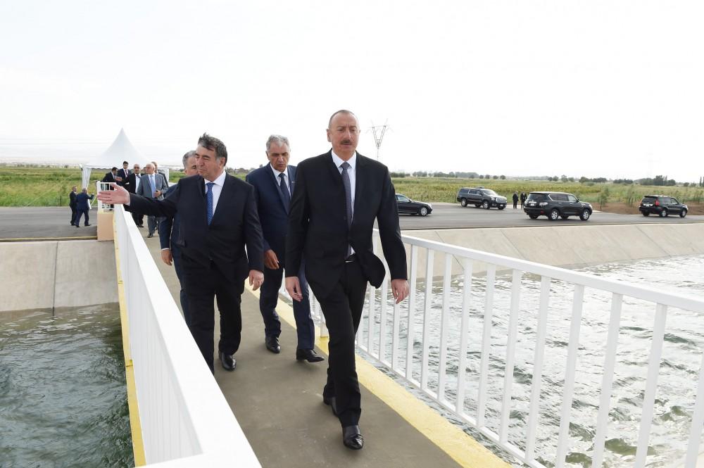 İlham Əliyev Şəmkir-Samux-Goranboy magistral suvarma kanalının 8,55 kilometrlik hissəsinin istifadəyə verilməsi mərasimində iştirak edib (FOTO)