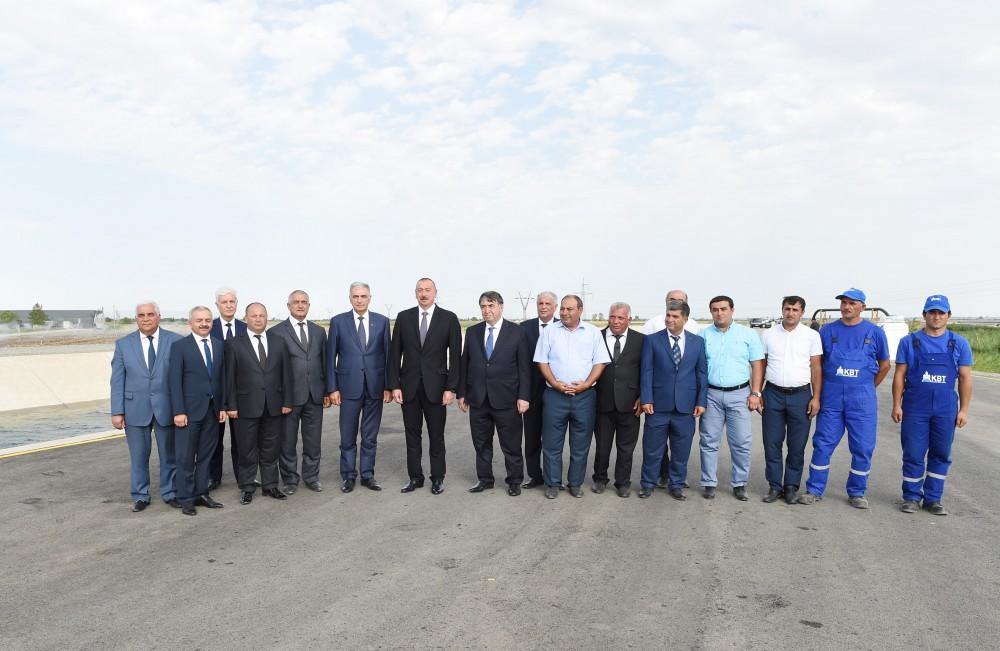 İlham Əliyev Şəmkir-Samux-Goranboy magistral suvarma kanalının 8,55 kilometrlik hissəsinin istifadəyə verilməsi mərasimində iştirak edib (FOTO)