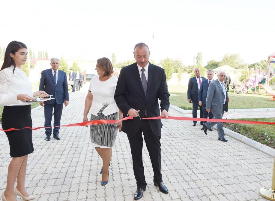 Prezident İlham Əliyev Heydər Əliyev Fondunun təşəbbüsü ilə Samuxda inşa edilən körpələr evi-uşaq bağçasının açılışında iştirak edib (FOTO)