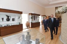 Prezident İlham Əliyev Şəmkirdə əsaslı şəkildə yenidən qurulan Tarix-Diyarşünaslıq Muzeyində yaradılan şəraitlə tanış olub (FOTO)