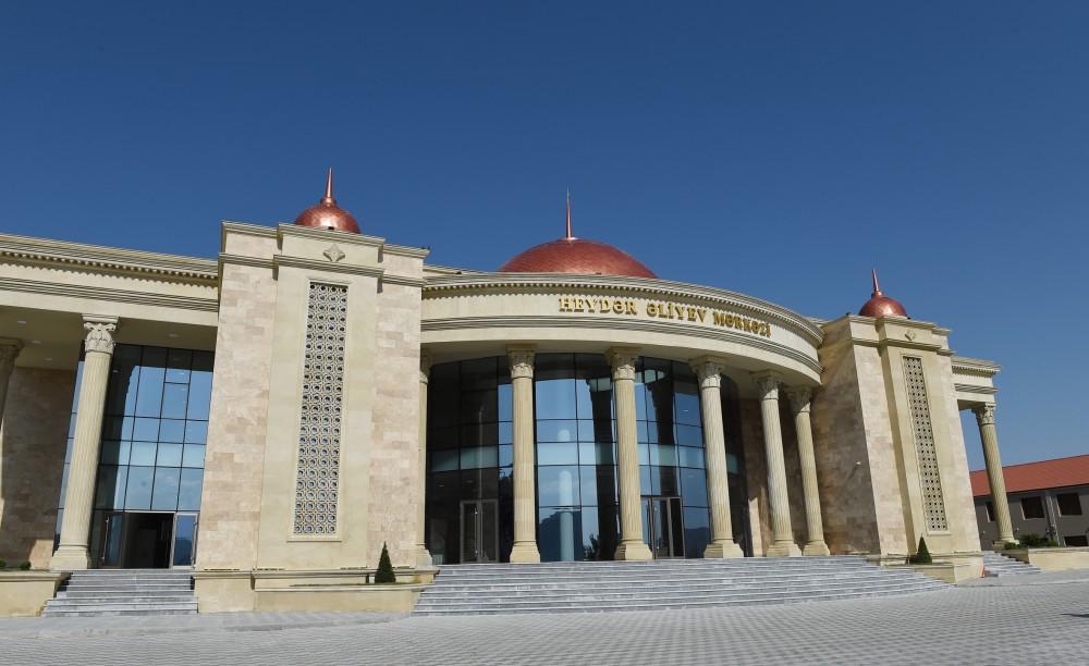 Azərbaycan Prezidenti Gədəbəydə Heydər Əliyev Mərkəzinin açılışda iştirak edib (FOTO)
