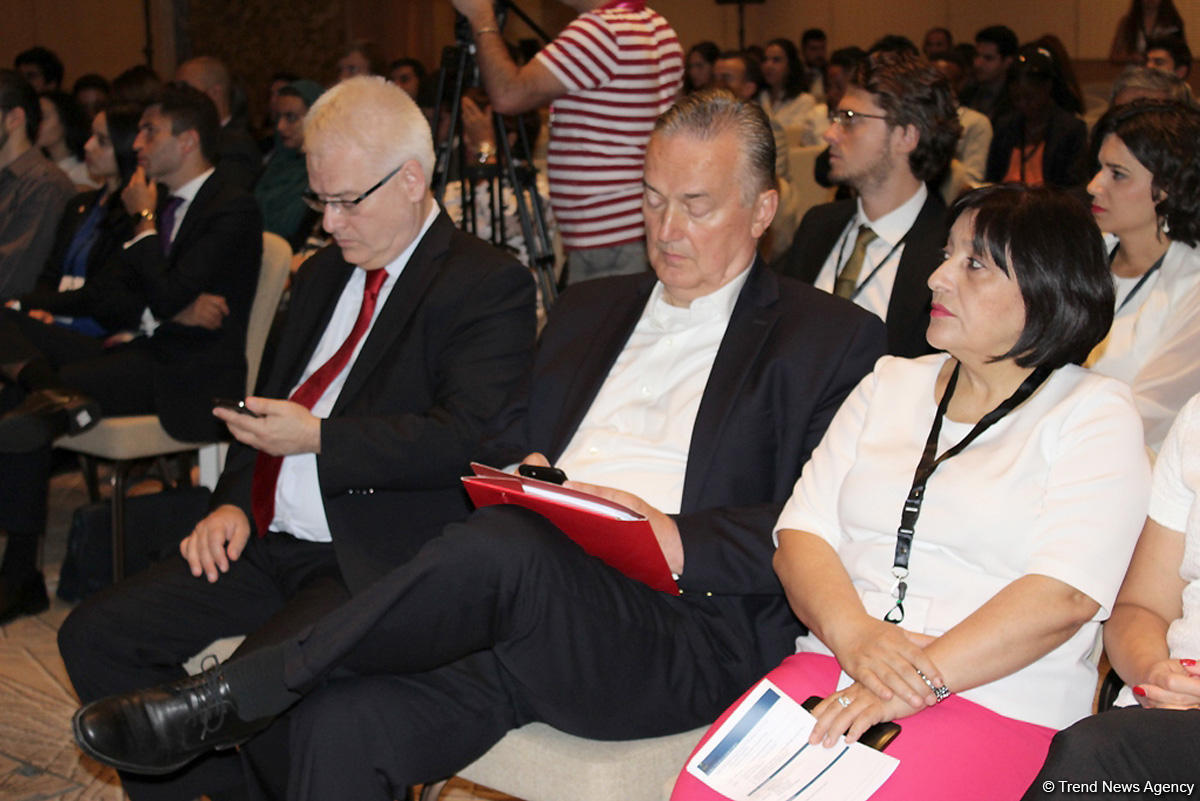 Bakı Qlobal Gənc Liderlər Forumu (FOTOREPORTAJ)
