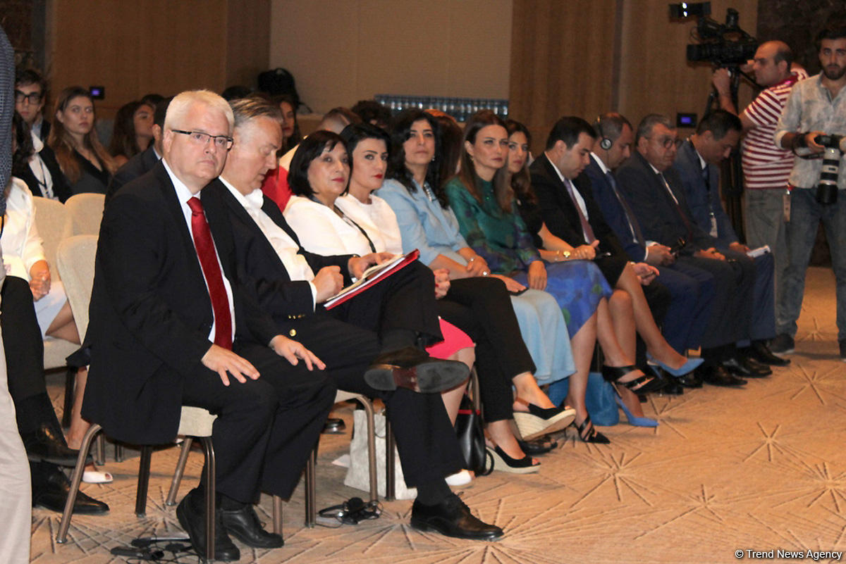 Bakı Qlobal Gənc Liderlər Forumu (FOTOREPORTAJ)