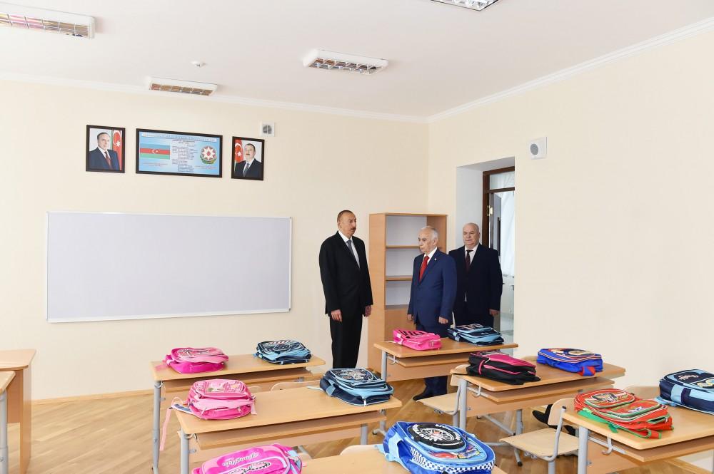 Prezident İlham Əliyev 257 nömrəli məktəbin yeni korpusunda yaradılan şəraitlə tanış olub (FOTO) (YENİLƏNİB)