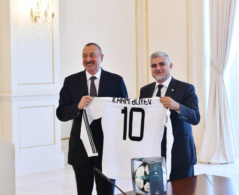 Prezident İlham Əliyev "Qarabağ"  futbol klubunun heyətini qəbul edib (FOTO) (YENİLƏNİB)