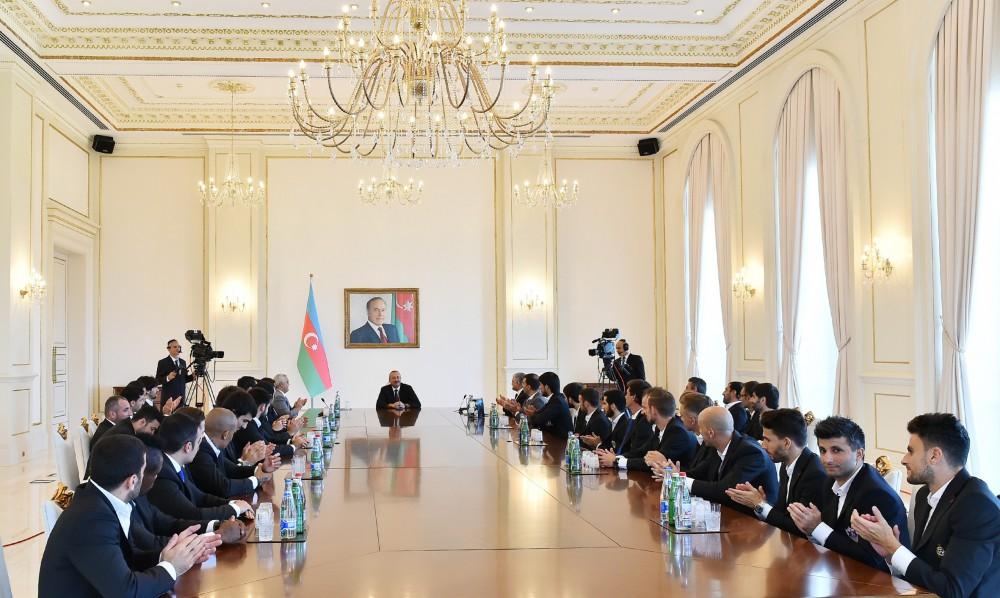 Prezident İlham Əliyev "Qarabağ"  futbol klubunun heyətini qəbul edib (FOTO) (YENİLƏNİB)