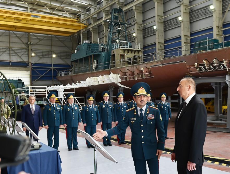 Prezident, Ali Baş Komandan İlham Əliyev yeni inşa edilmiş “Tufan” tipli sərhəd gözətçi gəmisi ilə tanış olub (FOTO) (YENİLƏNİB)