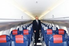 Prezident İlham Əliyev "Buta Airways" aviaşirkətinin Bakıya gətirilən ilk "Embraer 190" təyyarəsi ilə tanış olub (FOTO)