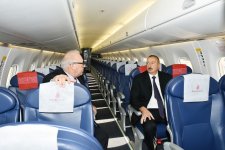 Prezident İlham Əliyev "Buta Airways" aviaşirkətinin Bakıya gətirilən ilk "Embraer 190" təyyarəsi ilə tanış olub (FOTO)