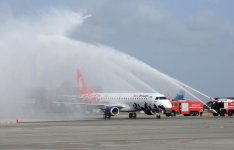 Prezident İlham Əliyev "Buta Airways" aviaşirkətinin Bakıya gətirilən ilk "Embraer 190" təyyarəsi ilə tanış olub (FOTO)