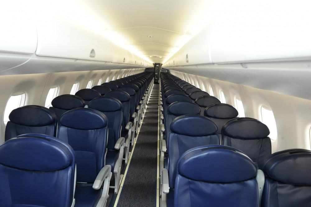 Prezident İlham Əliyev "Buta Airways" aviaşirkətinin Bakıya gətirilən ilk "Embraer 190" təyyarəsi ilə tanış olub (FOTO)