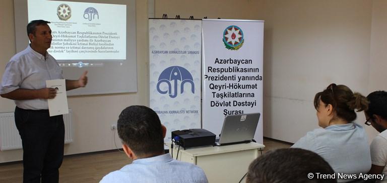 İctimai davranış qaydalarının təbliğinə dair video çarxlar nümayiş olunub (FOTO)