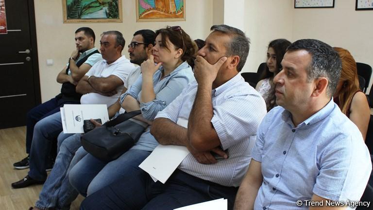 İctimai davranış qaydalarının təbliğinə dair video çarxlar nümayiş olunub (FOTO)