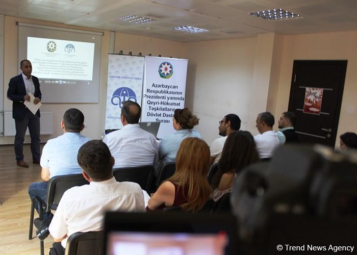 İctimai davranış qaydalarının təbliğinə dair video çarxlar nümayiş olunub (FOTO)