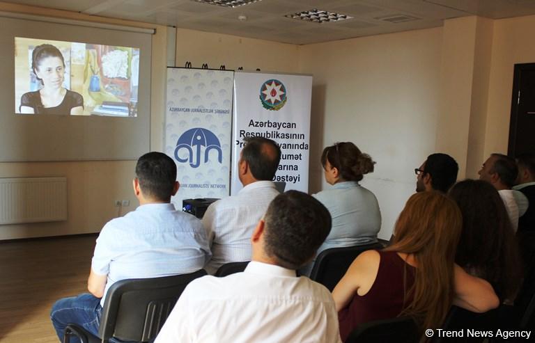 İctimai davranış qaydalarının təbliğinə dair video çarxlar nümayiş olunub (FOTO)