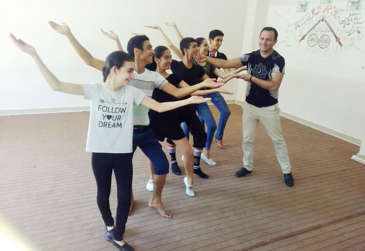 Bakı və Sumqayıtda hind rəqslərinin fləşmobları keçiriləcək (FOTO)