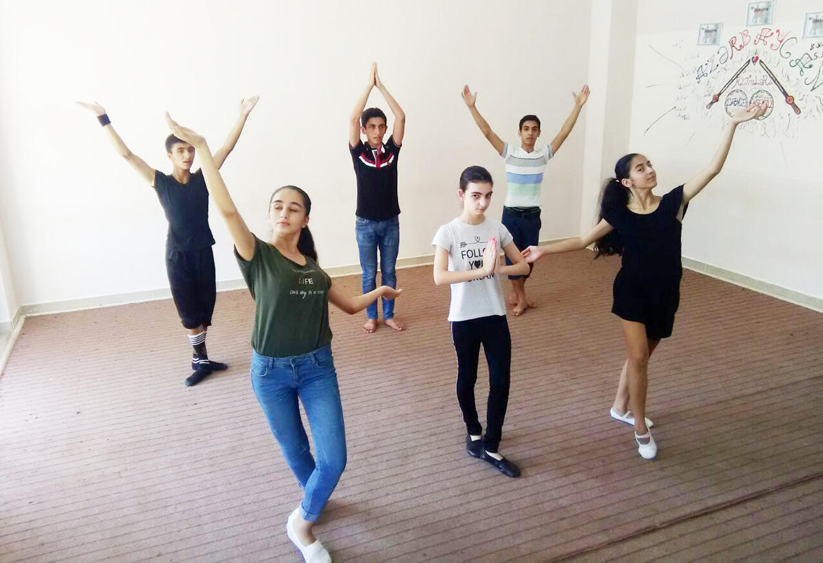 Bakı və Sumqayıtda hind rəqslərinin fləşmobları keçiriləcək (FOTO)
