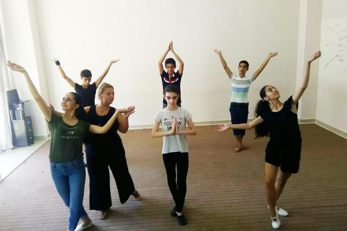 Bakı və Sumqayıtda hind rəqslərinin fləşmobları keçiriləcək (FOTO)