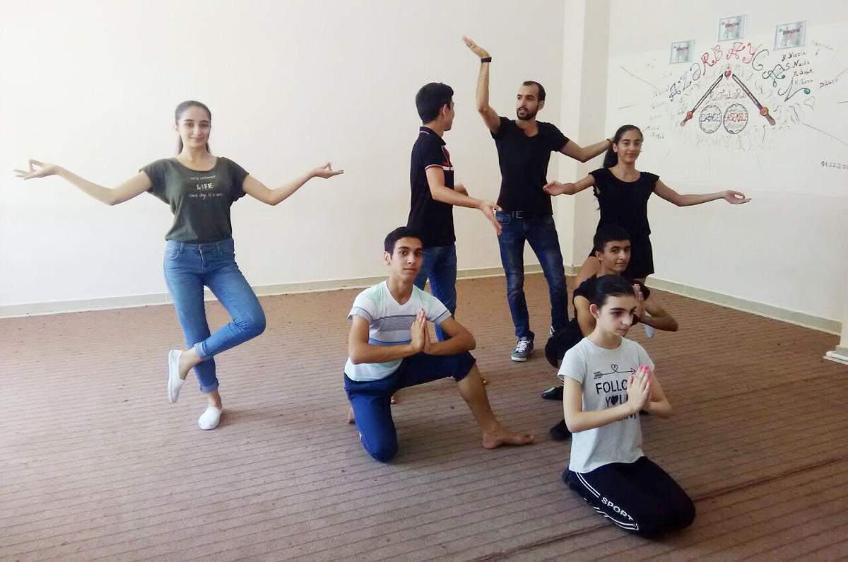 Bakı və Sumqayıtda hind rəqslərinin fləşmobları keçiriləcək (FOTO)