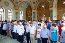 Azərbaycan məscidlərində bayram namazı qılınıb (FOTO)
