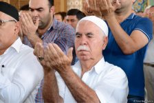 Azərbaycan məscidlərində bayram namazı qılınıb (FOTO)